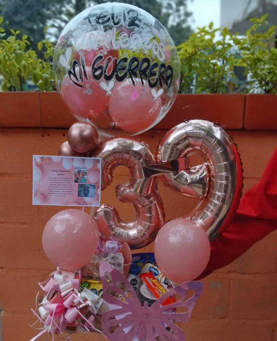 Celebración Radiante: Magia en Rosa en Medellín - Creaciones Vane