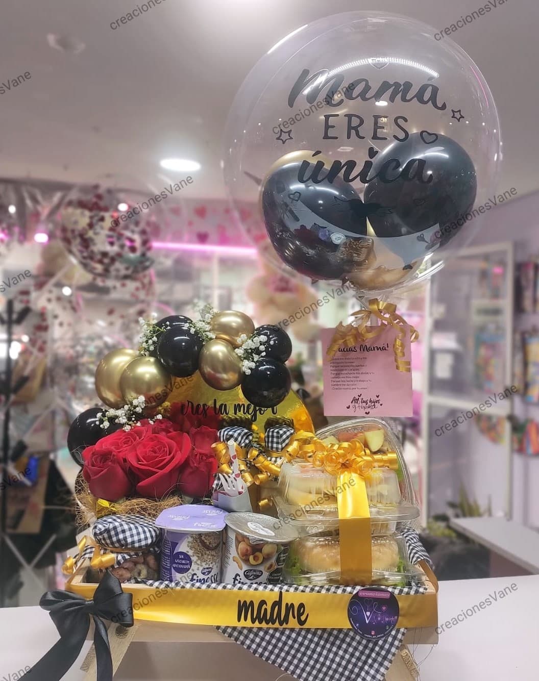 Elegancia Dorada: Homenaje a Mamá en Medellín - Creaciones Vane