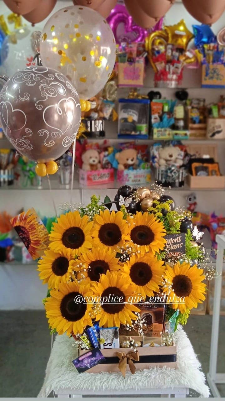 Amanecer Dorado: Arreglo de Girasoles y Baileys en Medellín - Creaciones Vane