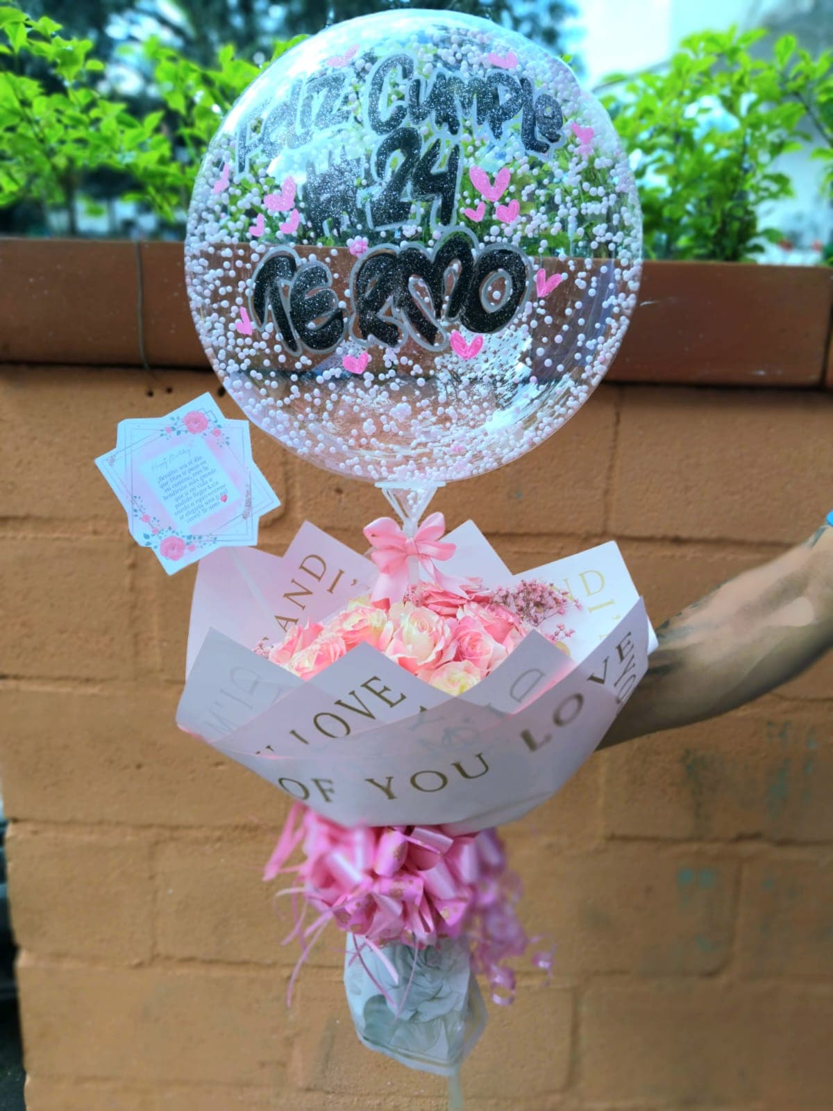 Burbuja de Amor: Ramillete con Globo Personalizado en Medellín - Creaciones Vane