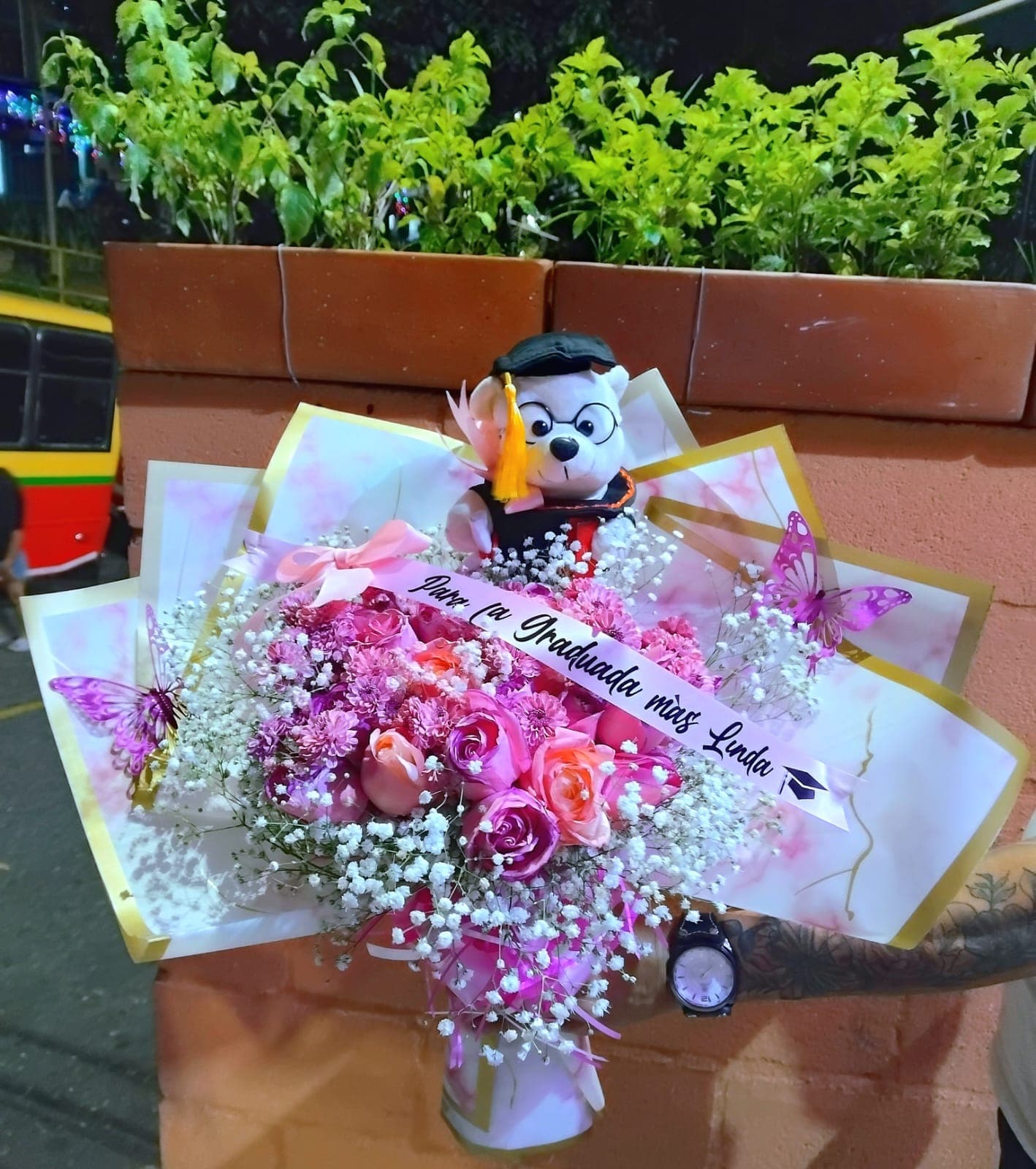 Éxito y Dulzura: Ramillete Especial de Graduación en Medellín - Creaciones Vane
