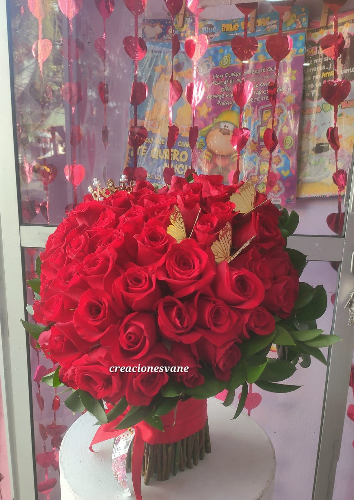 Majestic Red: Ramo de Rosas Imperial en Medellín - Creaciones Vane